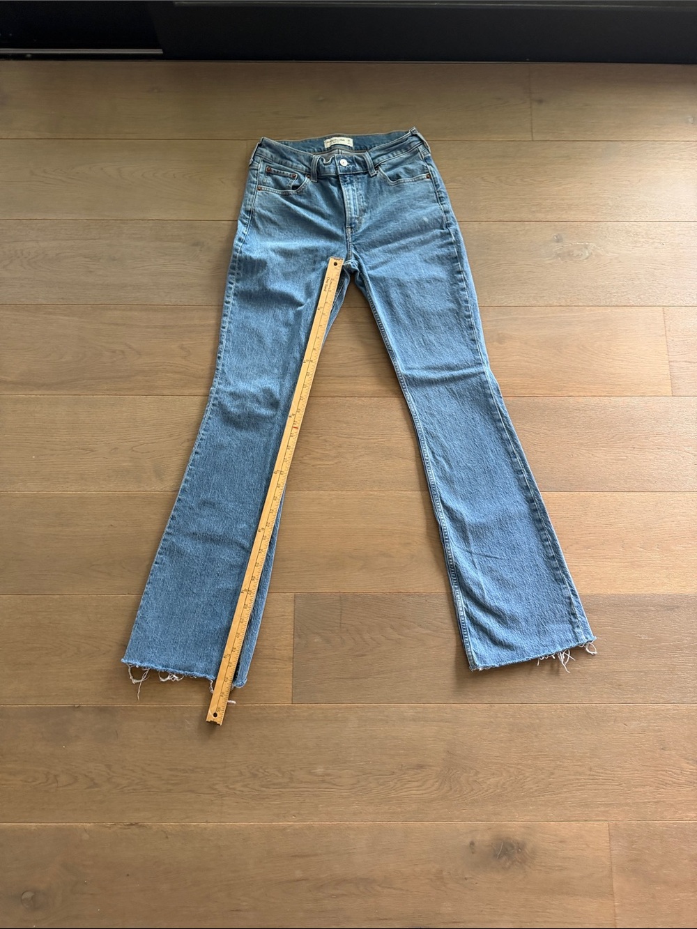 Classic Light Blue Women's Flare Abercrombie and Fitch Jeans